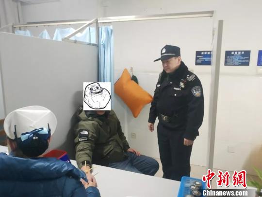 酒精测试。 供图