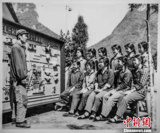 ����ͼ��Ů��&ldquo;����&rdquo;�������Ա���и�ǰ��ѵ�������ݻ���ι�ͼ ��