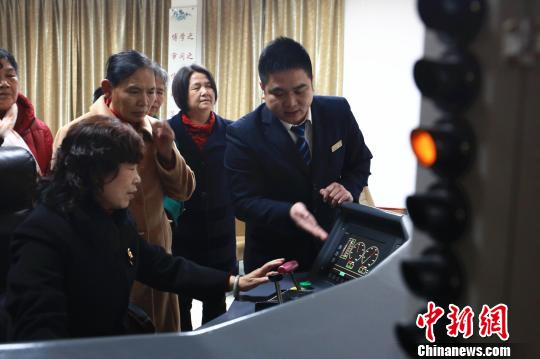 ������һ��Ů��˾����־���������������ģ���ʻ���������� ��