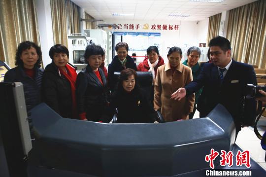 ������һ��Ů��˾�����׻�����̾��·��չ��