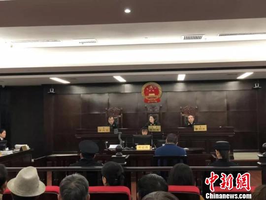 ���ɹ�һ���ӳֵ�ɱ�ް���ͥ����ʱ�������ֱ�