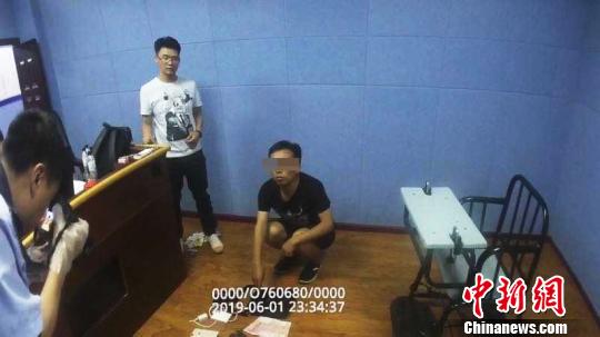 审讯现场。攀枝花警方供图