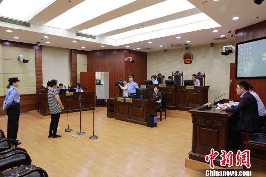 ͼΪ����ͥ���ֳ����Ϻ��ֶ���������Ժ��ͼ