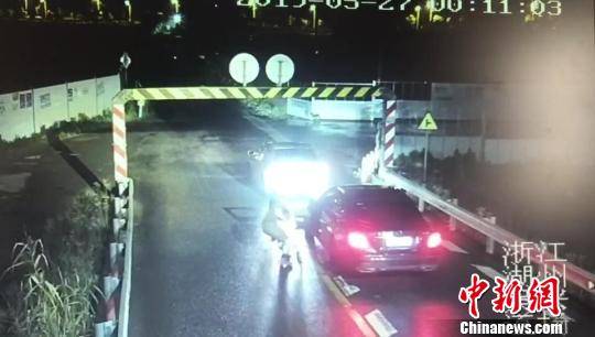 �����賿������ִ����һŭ֮�½�Ů����������