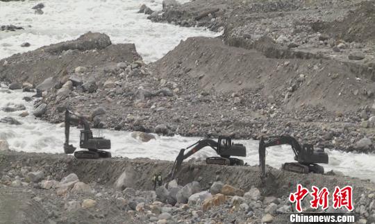 ͼΪ���գ���������318��������ͨ�����פ���侯ĳ����ͨ����֧��Ѹ�ٳ����ڸöε�·פѵ��ָսԱ����������ͻ�еװ����������ӵ��������մ��á��������� ��