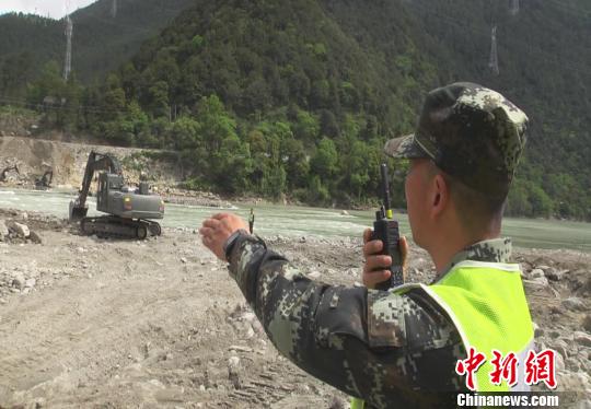 ͼΪ���գ���������318��������ͨ�����פ���侯ĳ����ͨ����֧��Ѹ�ٳ����ڸöε�·פѵ��ָսԱ����������ͻ�еװ����������ӵ��������մ��á������� ��