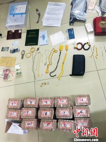 ͼΪ�����ɻ���ֽ������Ʒ�������� ��