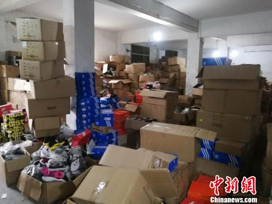 四川达川警方破获销售假冒商标商品案查获涉假产品2万余件