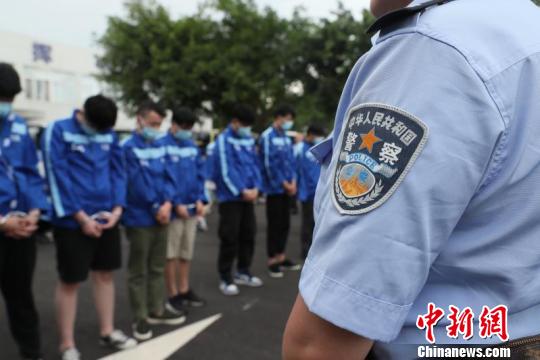 成都警方打掉一个特大网络诈骗团伙抓获犯罪嫌疑人200人