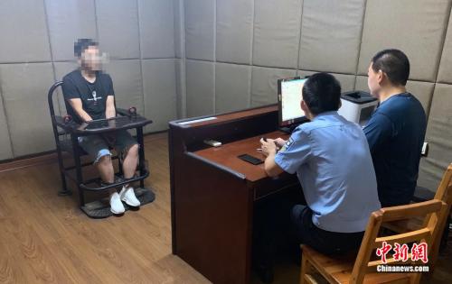 “黑手”已被警方依法刑事拘留。公安提供