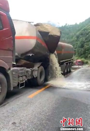 �Ĵ�ʯ��һ���޳�����ʯ����й©62�˱�����ת�ư���