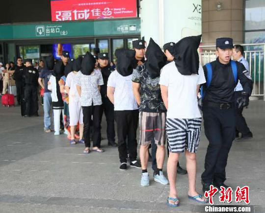 乌鲁木齐警方打掉跨省电信网络诈骗团伙(图)