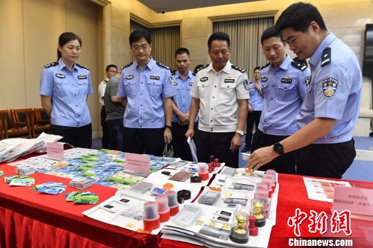 ����չʾ�ɻ���永���� �����F ��