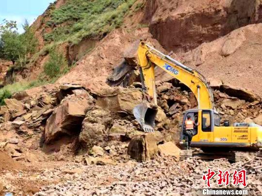 ����ʡ������������󱤲���8��3�շ���һ��ɽ�廬�¡���ͼ