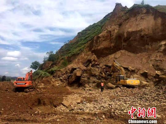 ����ʡ������������󱤲���8��3�շ���һ��ɽ�廬�¡���ͼ