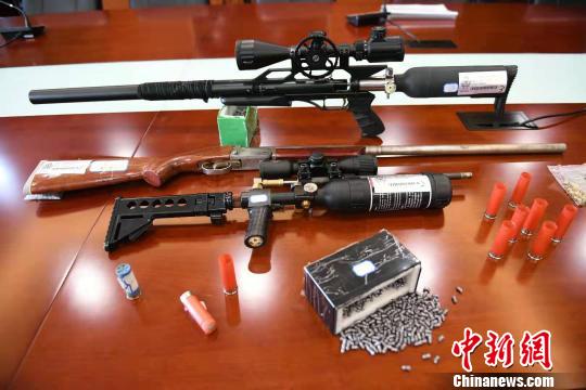 ͼΪ�����ɻ�Ĳ���ǹ֧�͸����ӵ�����������ͼ ��