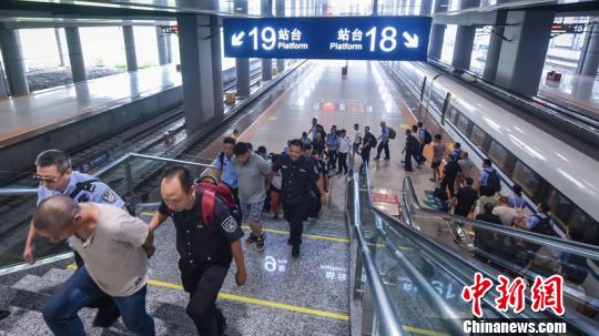 ͼΪ�񾯽�����������Ѻ������졣������ͼ