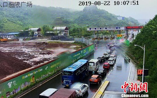 ��Ҷ�����Ĵ��ſ���ͻ��ɽ�廬��ʵ����ʱ��ͨ����