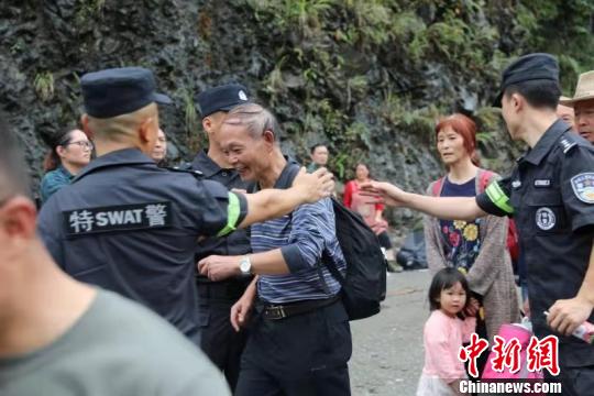 �ɶ������ؾ�ͦ���봨����ת�Ʊ���Ⱥ��4000����