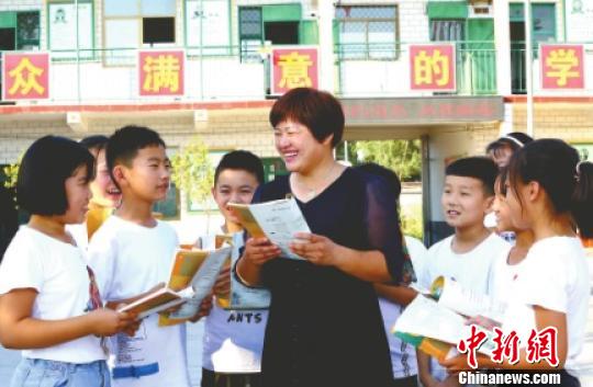 �ӱ�ƽ��һ����ʦ19�ؼ��س��ı�����&ldquo;ȫ��ģ����ʦ&rdquo;�ƺ�