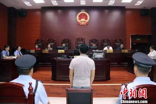 ��ĳ�Բ�Ұ�������������(����ͼ) �պ� ��