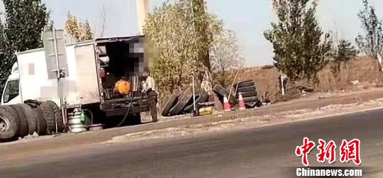 ���ɹ�һ���ӵ���װ�ػ�Ǳ��17�걻ץʱ���µ�·��Ԯ