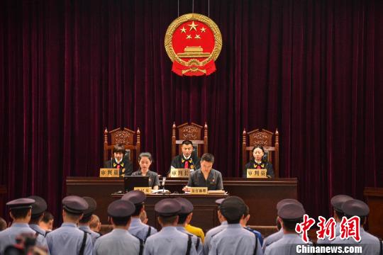 图为王世健等27人涉黑案宣判现场。 洪坚鹏 摄