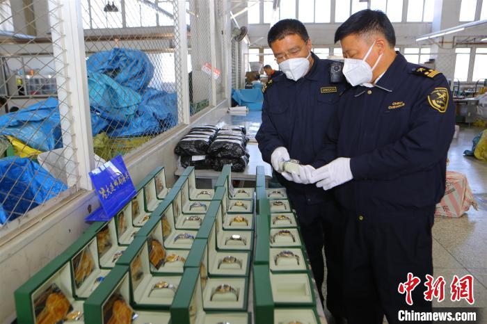 �������ز�����������Ȩ&ldquo;����ʿ&rdquo;�ֱ�&ldquo;�Ϳ�&rdquo;�˶�Ь