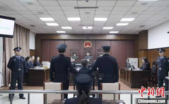 收受2514余万元内蒙古包头市原副市长路智受审