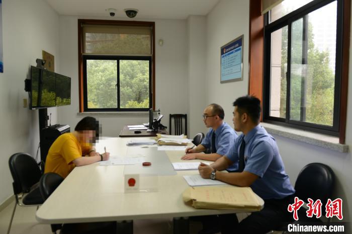 团伙冒充“妙龄女”诈骗3000余台湾男性