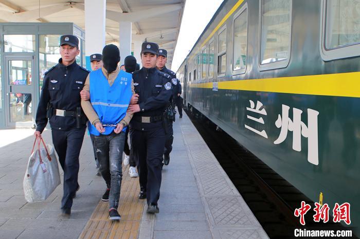 ͼΪ11��11��Ѻ����·�������������ֳ�ͼ����·���� ��