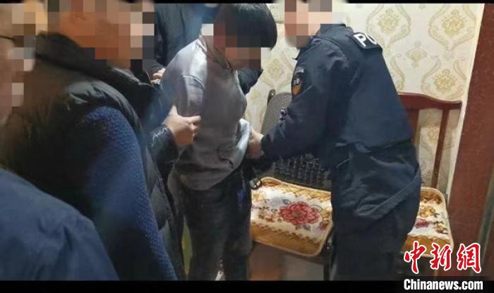 �Ĵ�����һ���Ӹճ������زپ�ҵ��&ldquo;ǹ&rdquo;��������4Сʱ��ץ