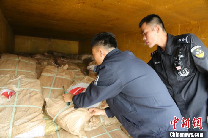 ͼΪ��˽�񾯼���۶�Ʒ ������ ��