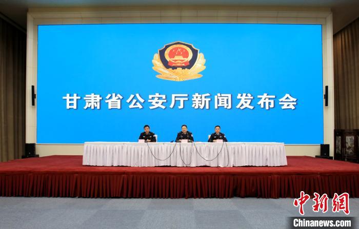 甘肃警方抓获在逃人员8129名征集犯罪线索鼓励投案自首