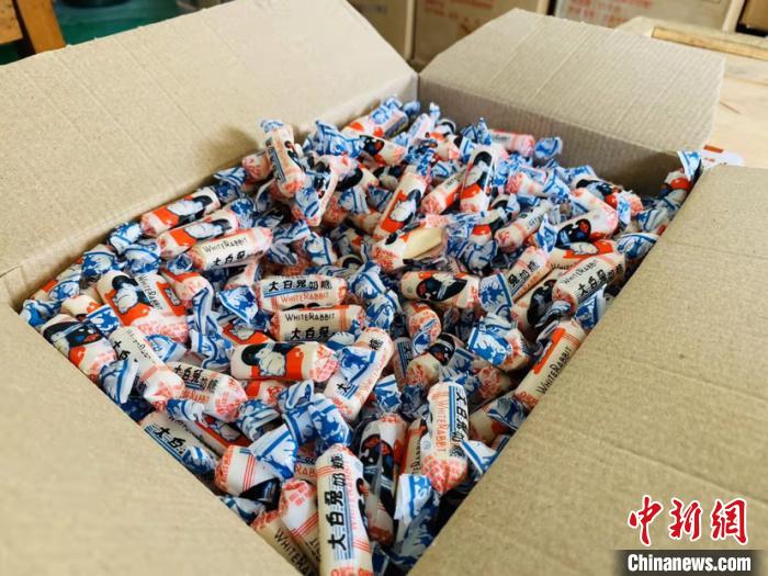 11月4日,专案组组织警力在辽宁沈阳、葫芦岛、锦州等地开展集中收网行动,一举抓获赵某等8名犯罪嫌疑人。(作者 上海警方供图)