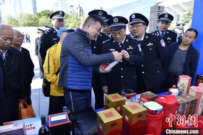 广东整治食品安全问题联合行动成果宣传展示活动现场 王正 摄