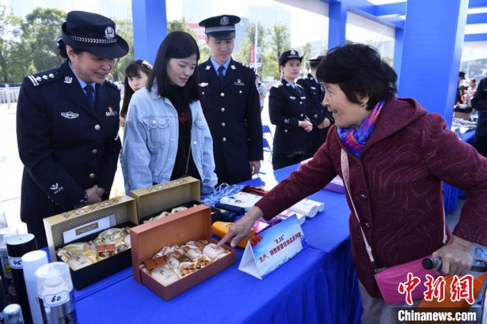 广东警方“昆仑”行动破获食药环和知产犯罪案2881起