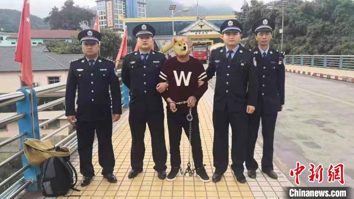 贵州警方抓获外逃缅甸犯罪嫌疑人。 贵州省公安厅 供图 张伟 摄