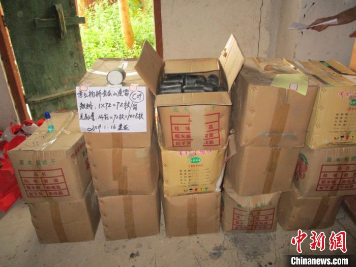 囤鱼雷一万多枚特大非法经营易爆物质案嫌犯被诉