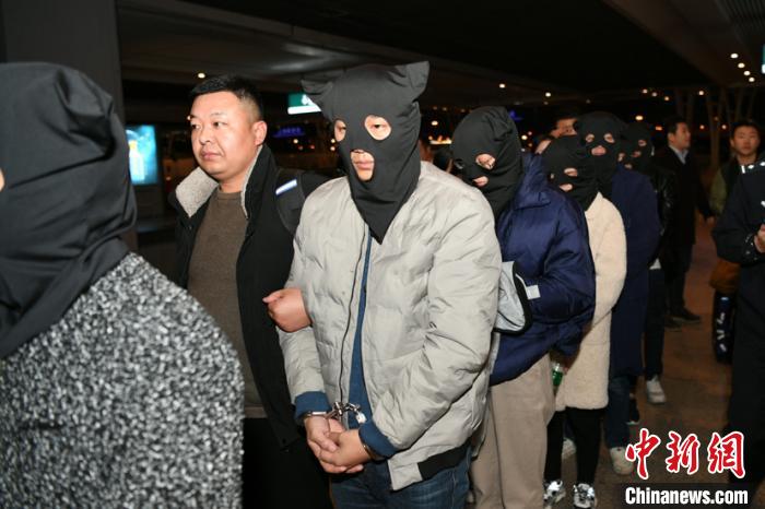 沪警方捣毁20个制假窝点