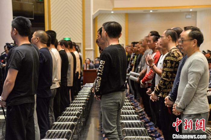 ����Ż�͵�˻������󺣿�һ��Ա�䵱&ldquo;����ɡ&rdquo;����