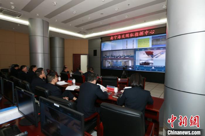 图为案件行动指挥中心 钟欣 摄