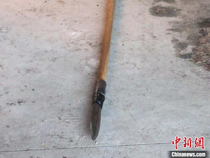 违法行为人使用的作案工具。警方供图