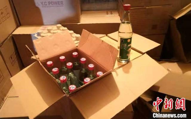 假冒“牛栏山”牌白酒。安吉公安提供