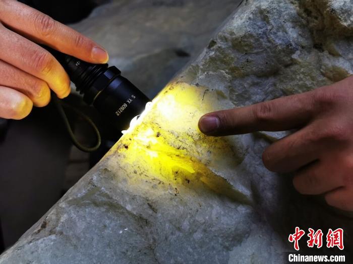 ͼΪ�����ﺣ�ؼ�˽�񾯲�۵���˽��ʯ�������� ��