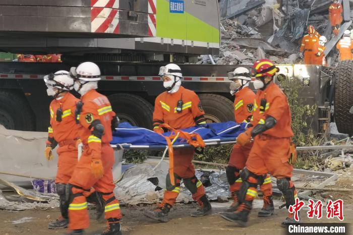 3��11��6ʱ30�����ң�һ�������߱�̧��������� ��