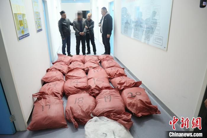 ͼΪ������������ĳ�ͽɻ�Ķ�Ʒ���������� ��