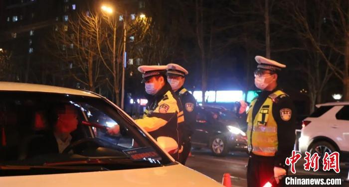 ͼΪ���ݽ���ͻ���ָ�Ӫҵ�Ĳ������ֳ����ܱߵ�·���м�顣���ݽ���֧�ӹ�ͼ