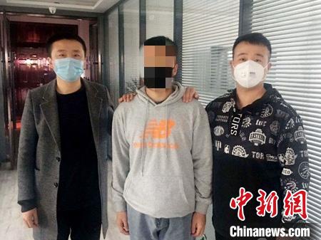 ���ξ����ڳ����к����ؼ�����������թ������ƽĳ����ĳץ�񡣳����й����ֹ�ͼ