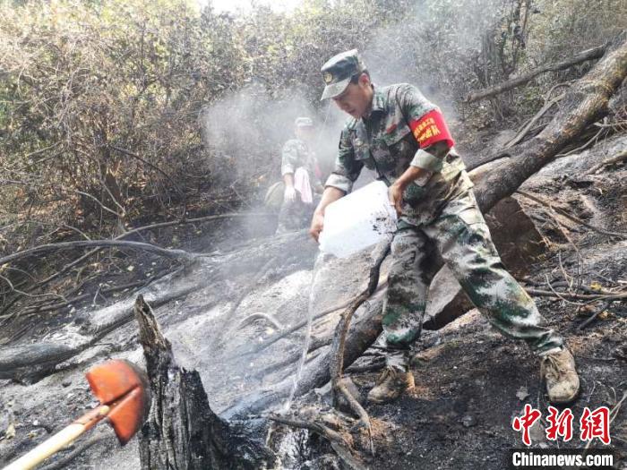 4��1�գ��˻���Ա���������̵㡣������ί��������ͼ